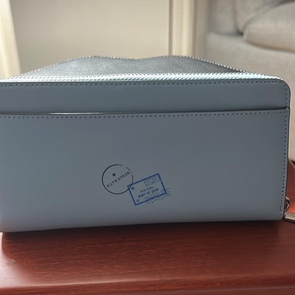 Kate Spade “off the grid” large continental wallet - Picture 2 of 8